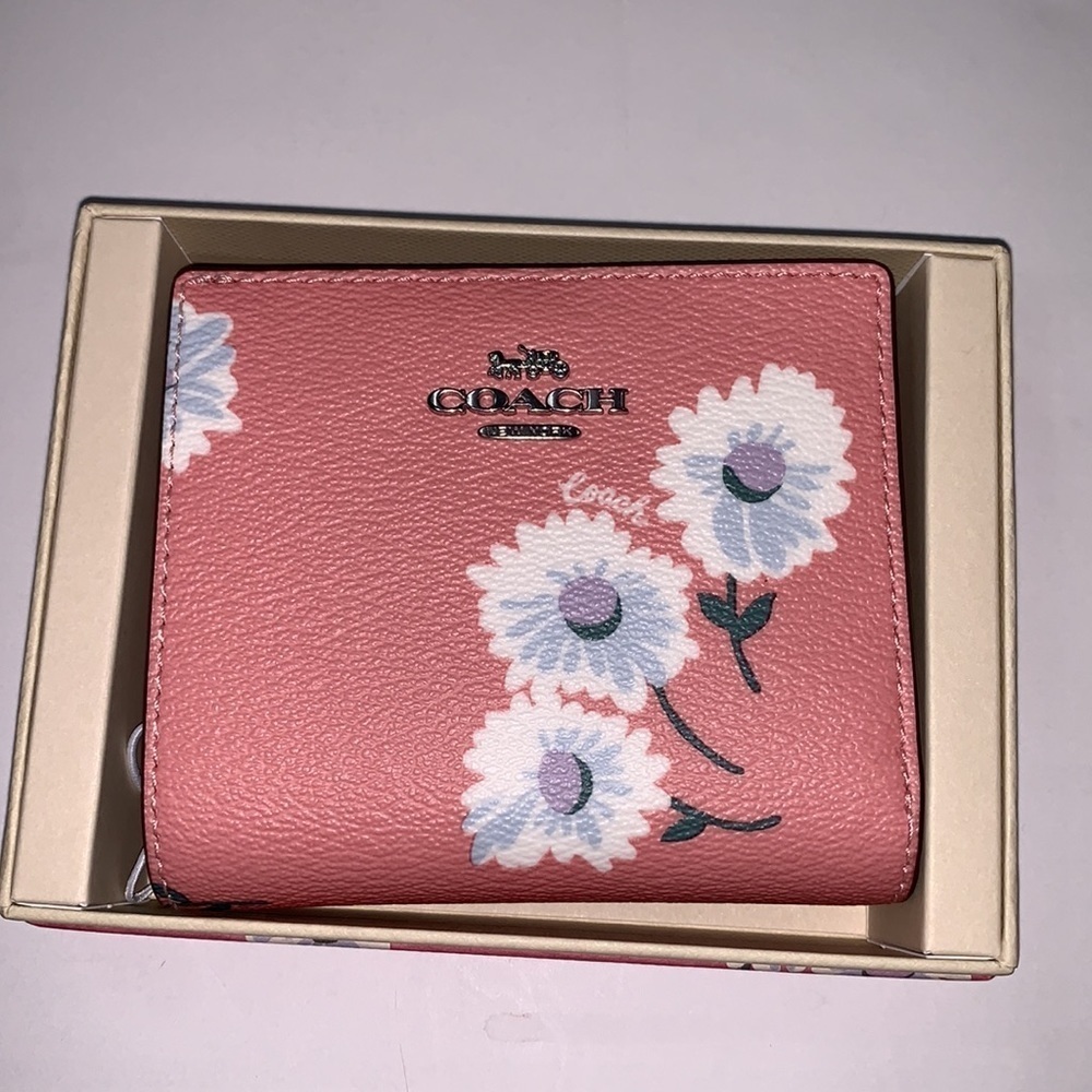 COACH BUBBLEGUM DAISY SNAP WALLET - Picture 3 of 12